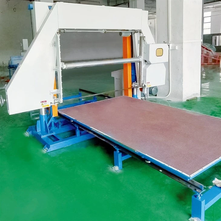 Macchina automatica per il taglio della spugna